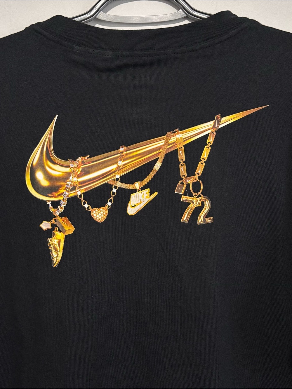 🆕 Nike Gold Swoosh Graphic Tee Black Size S Unisex NWT - Picture 6 of 6
